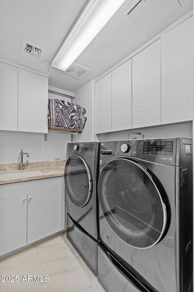 Building Photo - 2402 E Esplanade Ln