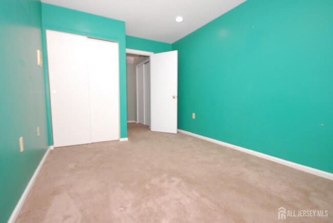 Building Photo - 96 Brewster Cir