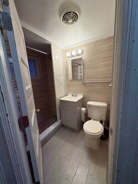 Building Photo - 516 Cato St