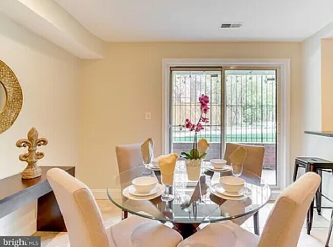 Family/dining/living space with sliding doors to private patio and lawn - 1384 Bryant St NE