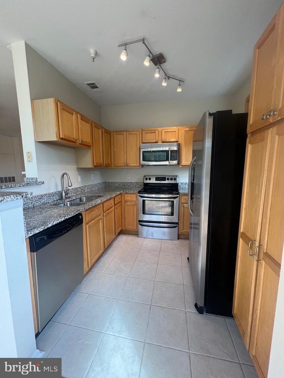 Building Photo - 1550 Spring Gate Dr.