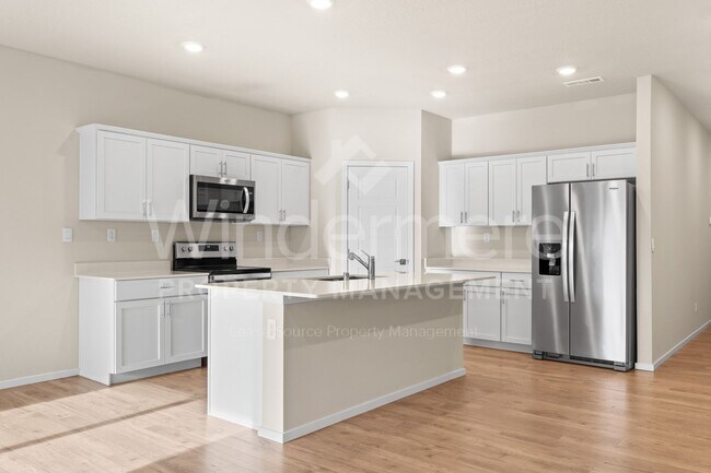 Building Photo - Welcome to this stunning 4-bedroom, 2-bathroom home located in the heart of Spokane, WA.