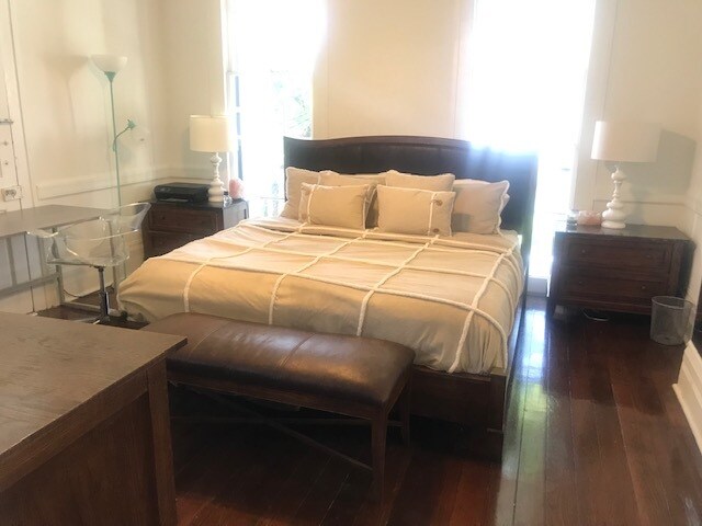 Building Photo - 5221 Magazine St