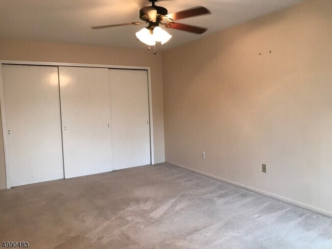 Building Photo - 2814 Bloomingdale Dr