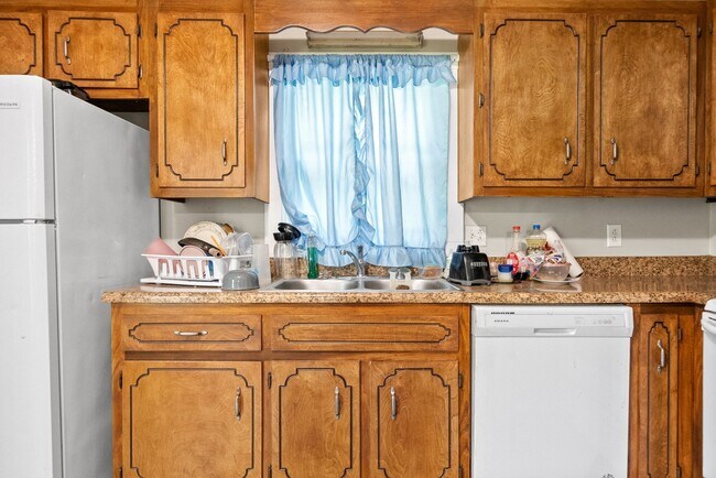 Building Photo - 135 E St