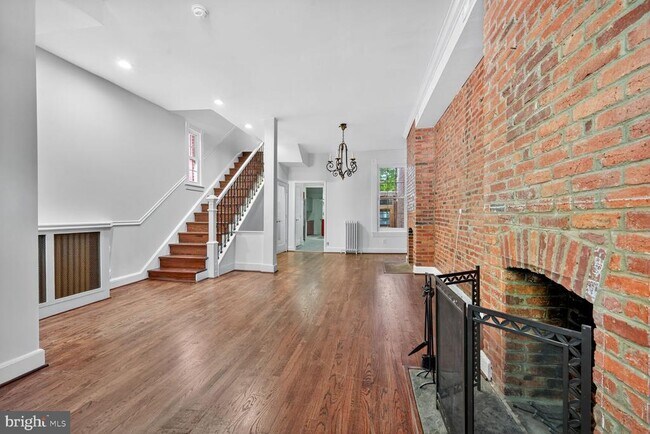 Primary Photo - 1635 Marion St NW