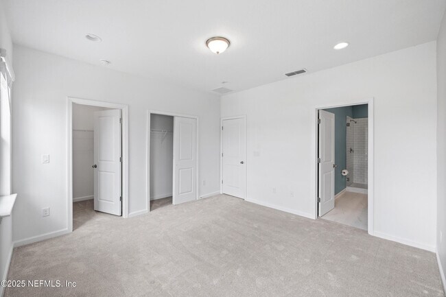 Building Photo - 180 Brandon Lks Dr