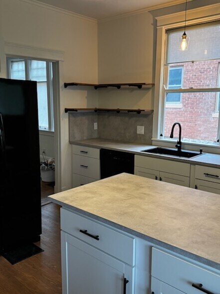 Building Photo - 517 Camden Ave