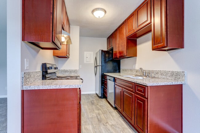 Building Photo - Look no Further, Tyee offers a SUPER 1bed/...