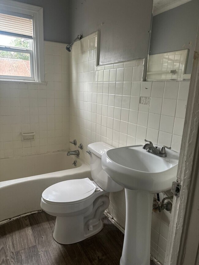 Building Photo - 536 Heard Ave