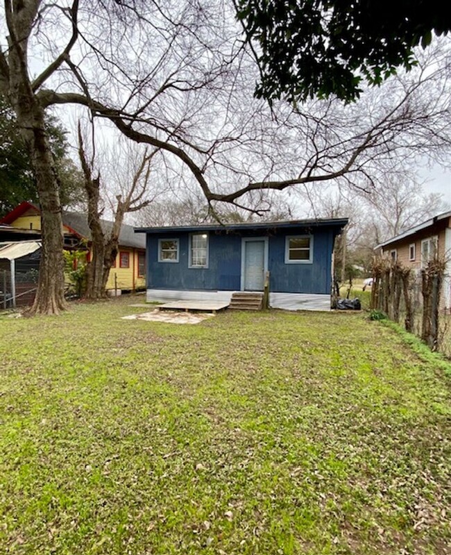 Building Photo - 3 Bedroom 1 Bath Home Available in Bossier...