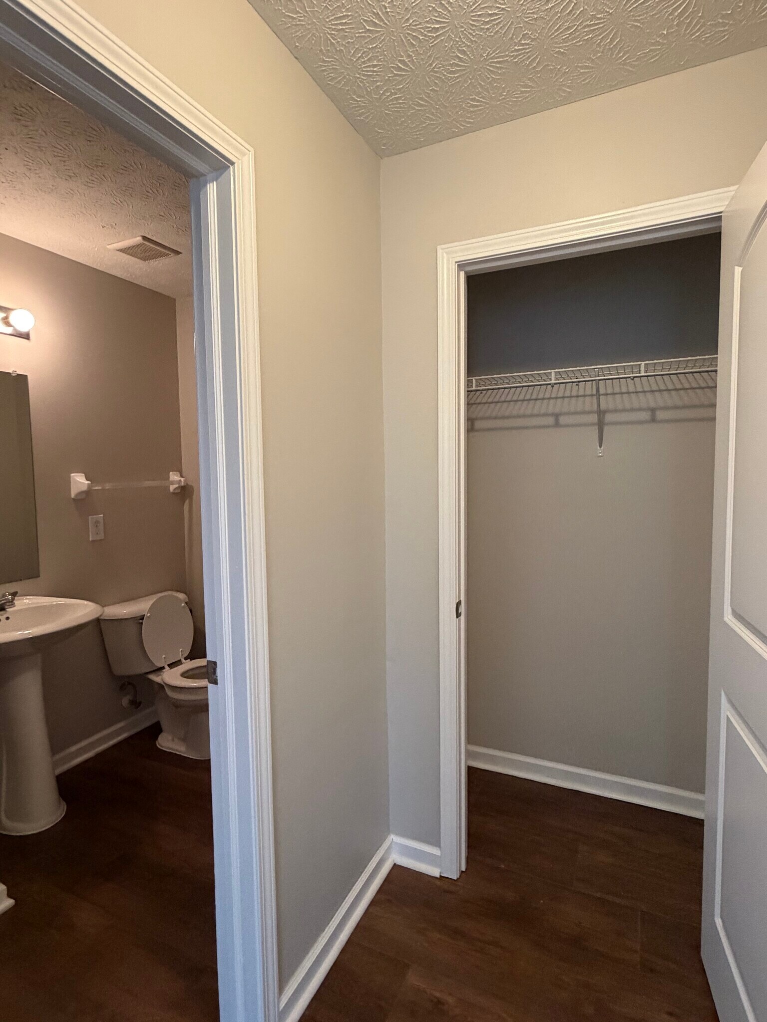 Building Photo - 1404 Bellow Falls Pl