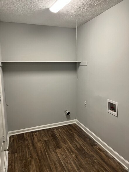 Building Photo - 109 Rainbow Ct