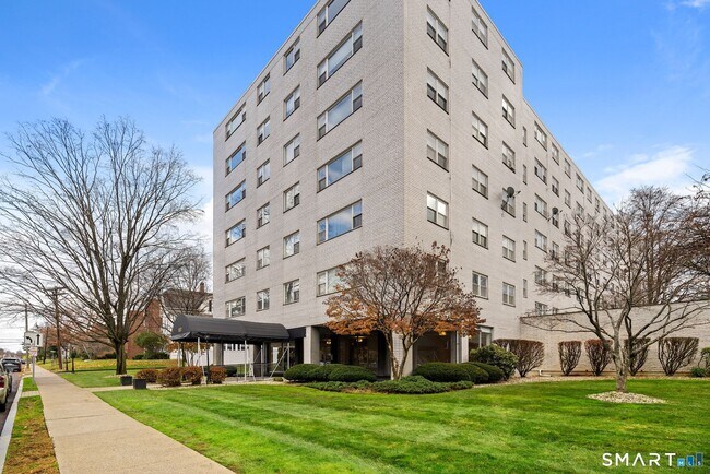 Building Photo - 891 Farmington Ave