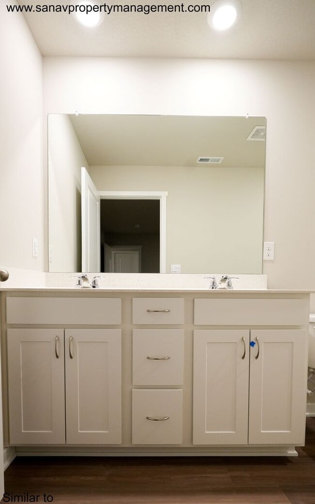 Building Photo - Townhome in Prime Ankeny Location