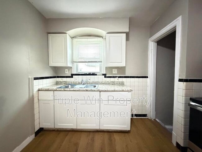 Building Photo - 2527 Switzer Ave