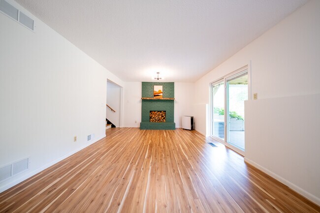 Building Photo - 13396 Everest Ave