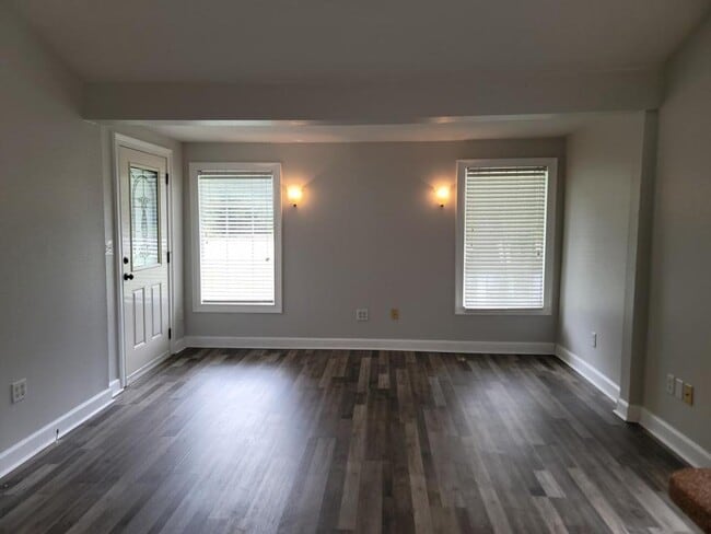 Building Photo - 18499 Shady Side Dr
