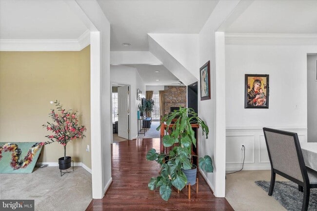 Building Photo - 301 Fontana Cir