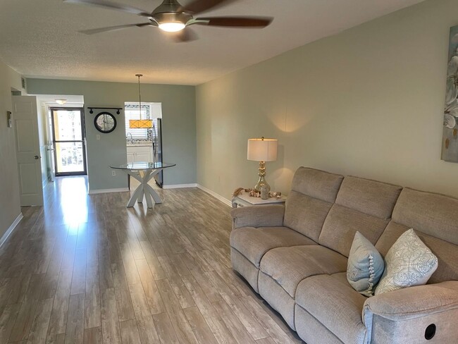 Building Photo - Charming Remodeled 2-Bed, 1-Bath Condo at ...