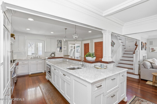 Building Photo - 565 Trout Ave