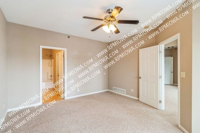 Building Photo - 1307 SE University Ave