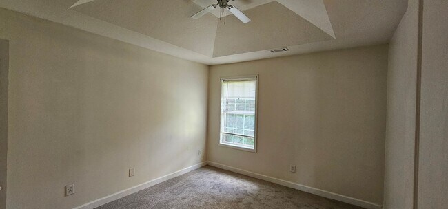 Building Photo - Commanding Curb Appeal, Conveniently Place