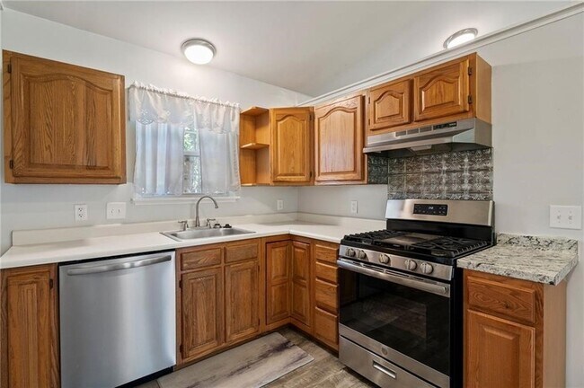 Building Photo - 213 Highgate Rd