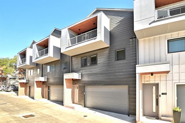 Building Photo - 5924 S Congress Ave