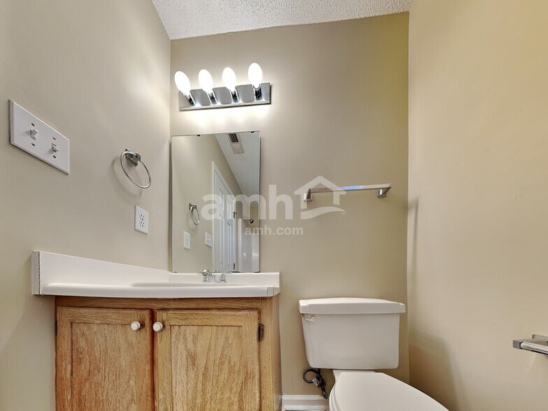 Building Photo - 524 Wyndham Dr