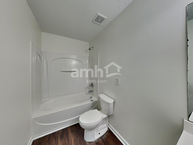 Building Photo - 4426 Red Hook Rd