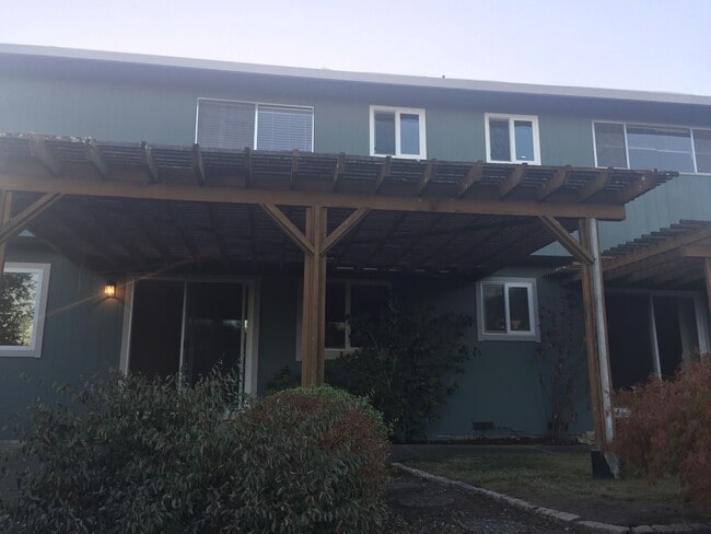 Building Photo - Available Now ~ Beautiful 4 bed/3 bath Home in Novato ~ Views ~ 2 Level