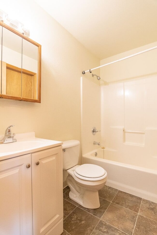 Building Photo - 508 NE Graham St