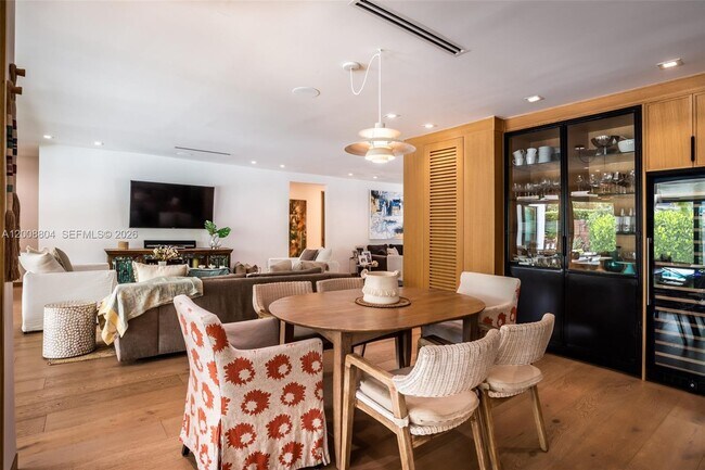 Building Photo - 115 SW 23rd Rd