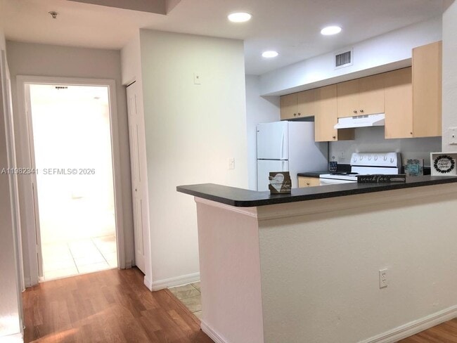 Building Photo - 2544 Centergate Dr