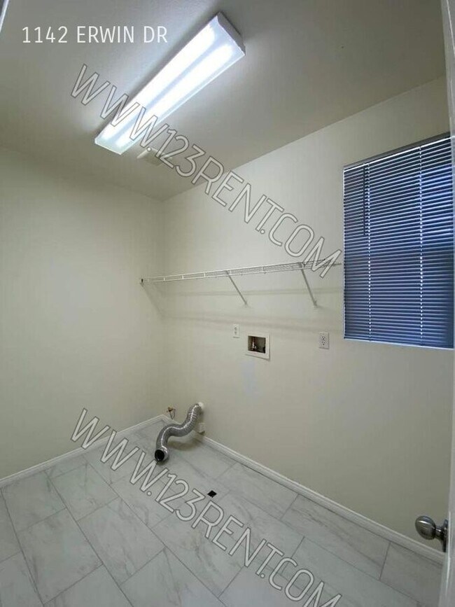 Building Photo - 1142 Erwin Dr