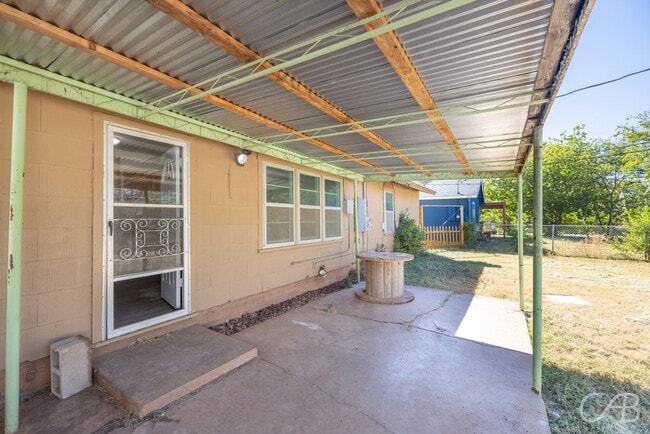 Building Photo - 872 Forrest Ave