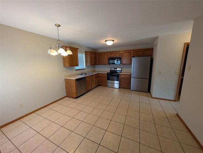 Building Photo - 3201 Lois Arlene Cir