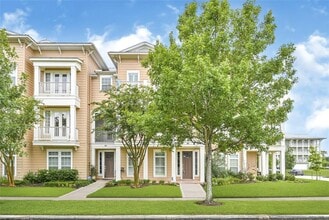 Building Photo - 210 Breezy Way