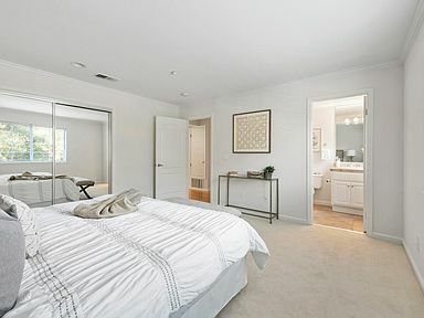 Building Photo - 20 Willow Rd