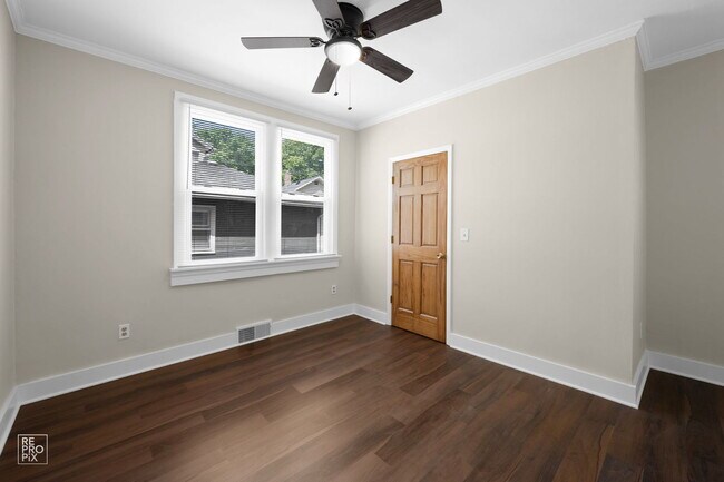 Building Photo - 714 E Jackson St