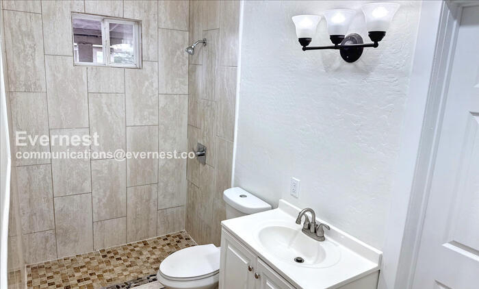 Building Photo - 2317 W Adams St