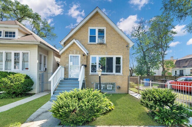 Primary Photo - 6645 S Seeley Ave