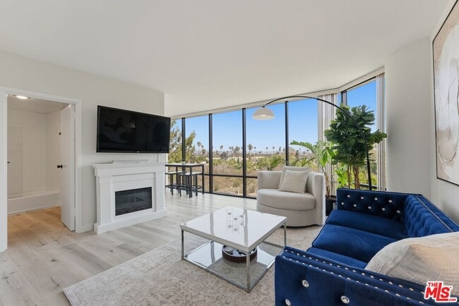 Building Photo - 4316 Marina City Dr