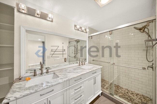 Building Photo - 10215 Variel Ave