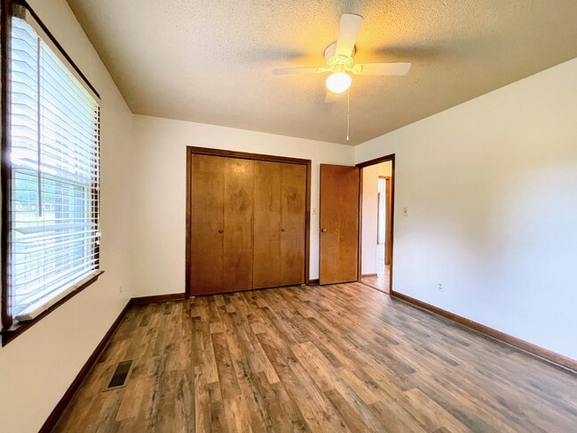 Building Photo - 112 Hazelwood Dr