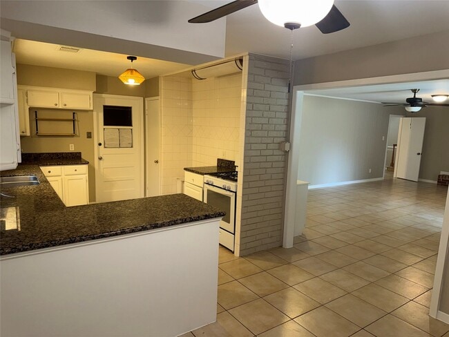 Building Photo - 11215 Mayfield Rd