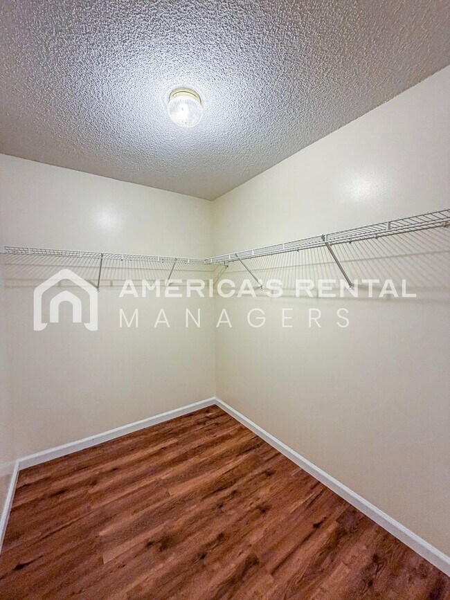 Building Photo - 1713 Savannah Park Ln