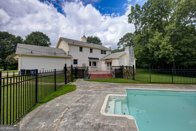 Building Photo - 217 S Sandy Creek Rd