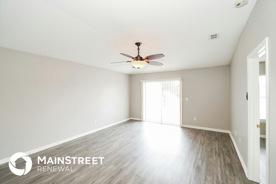 Building Photo - 7405 International Village Dr